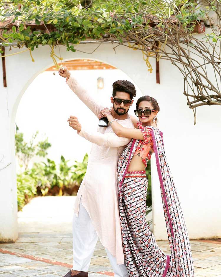 Sargun Mehta And Ravi Dubey Enjoying At A Wedding - Ravi Dubey His Wife , HD Wallpaper & Backgrounds