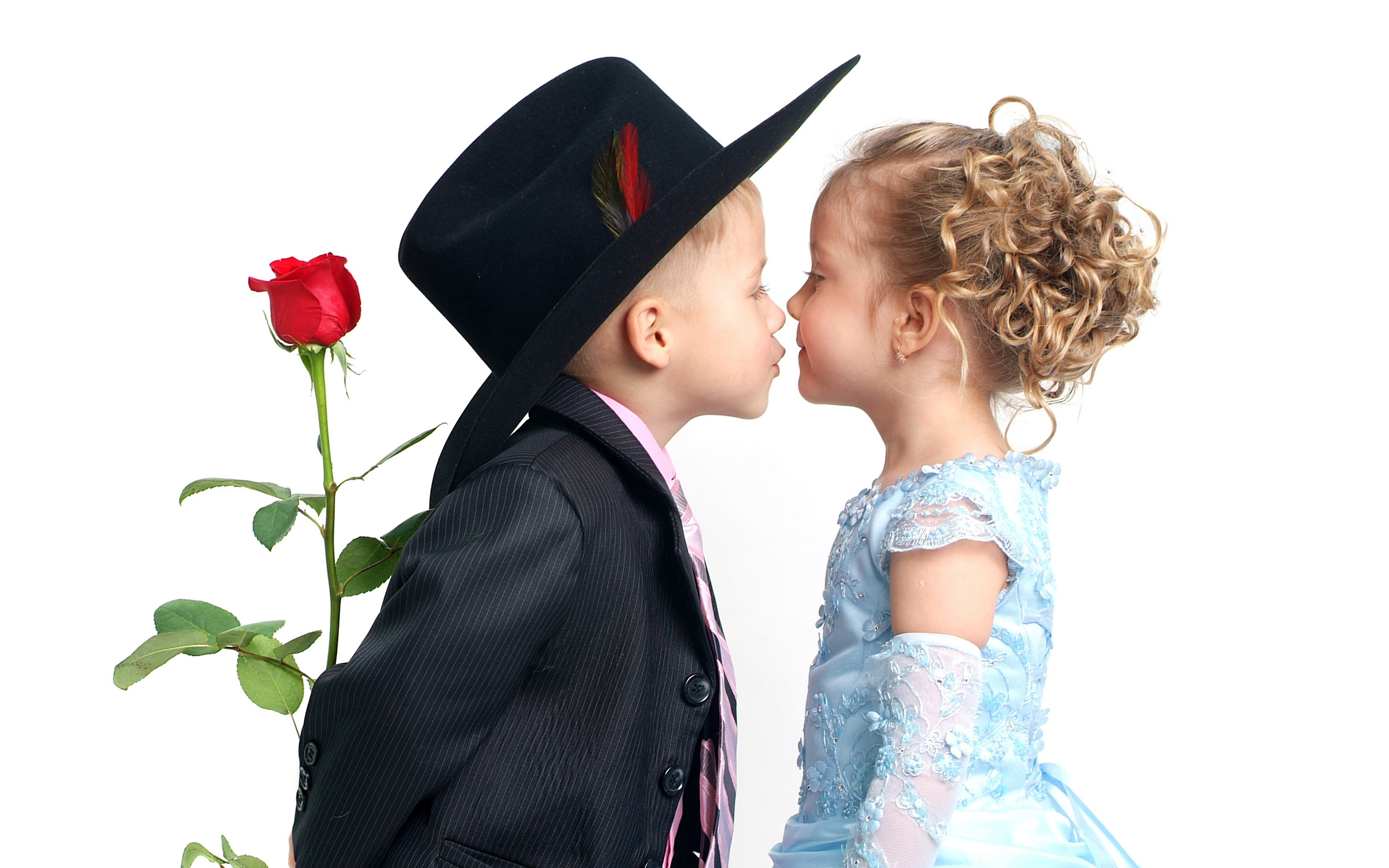 { Sweet Love Heart Couple Kiss } Full Hd Wallpapers - Boy And Girl Love Flower , HD Wallpaper & Backgrounds