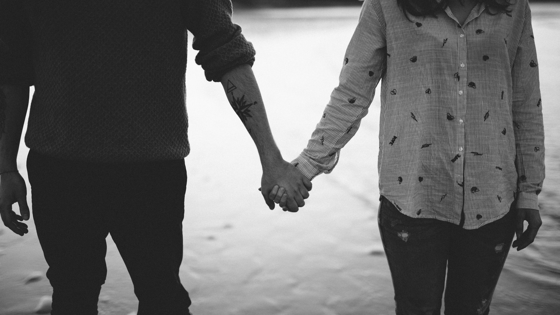 Wallpaper Hands, Couple, Bw, Love - Couple Pic Hd Black And White , HD Wallpaper & Backgrounds