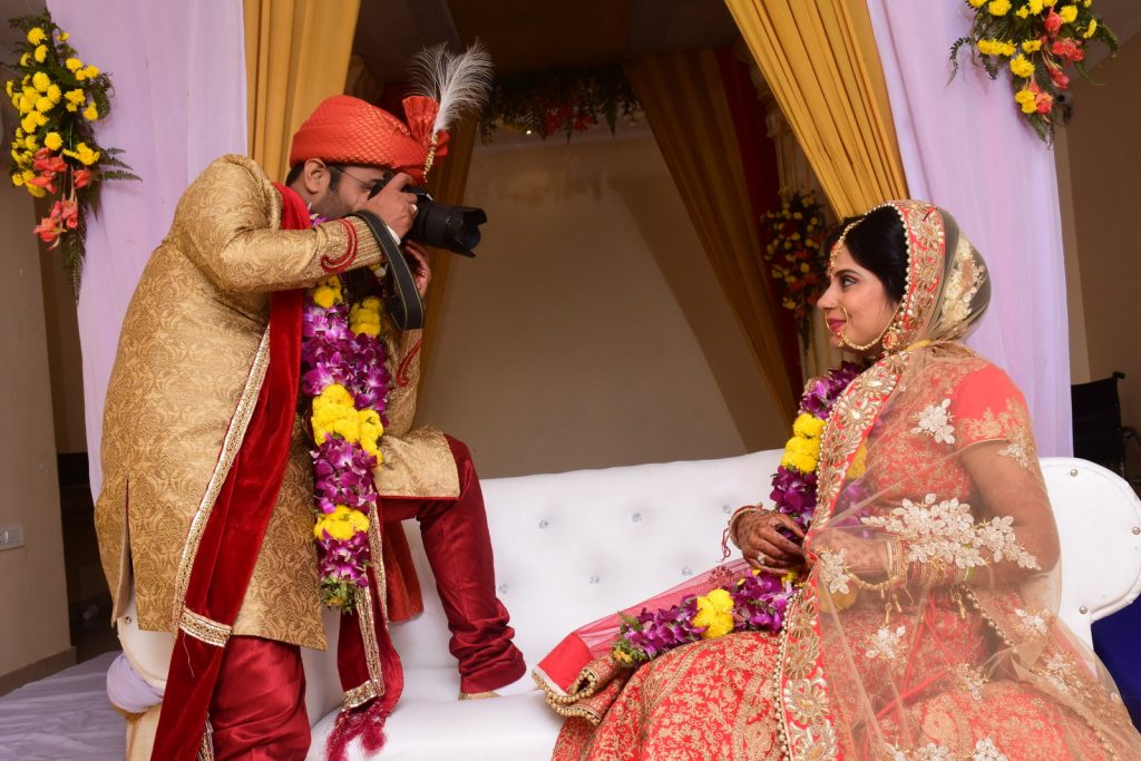Wedding Poses For Indian Couples Maharashtrian Wedding Pose