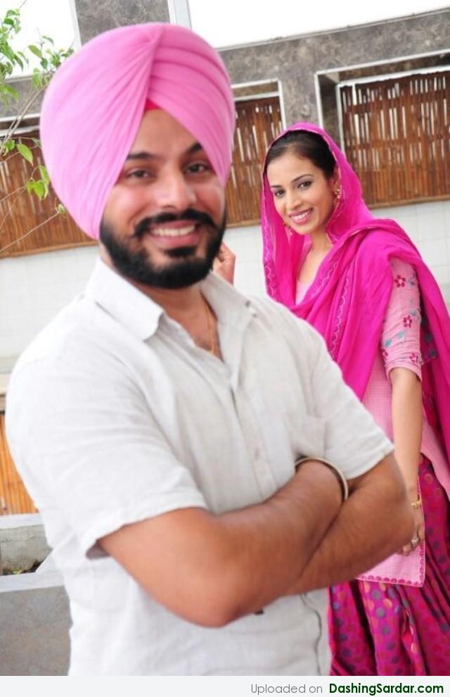Sikh Couple Dressed In Pink - Turban , HD Wallpaper & Backgrounds