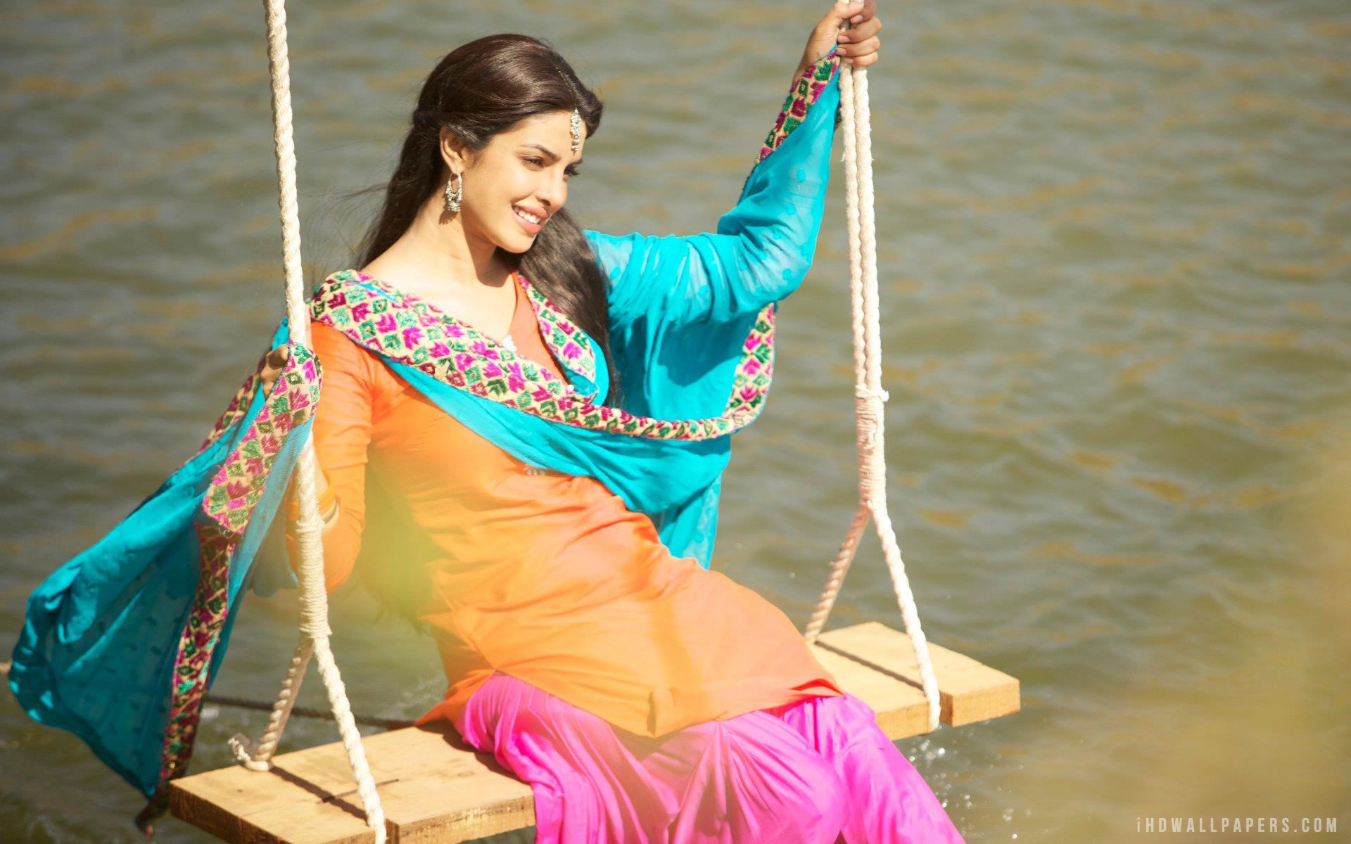Wallpaper Of Girl In Punjabi Suit - Priyanka Chopra Teri Meri Kahaani , HD Wallpaper & Backgrounds