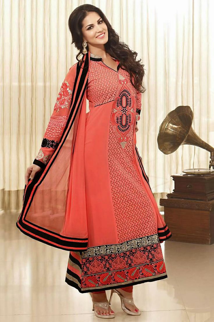 Sunny Leone - Sunny Leone In Salwar Kameez , HD Wallpaper & Backgrounds