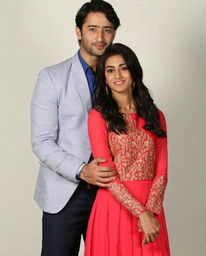 Shaheer Sheikh Erica Fernandes Images Couple Pose In - Shaheer Sheikh & Erica Fernandes , HD Wallpaper & Backgrounds