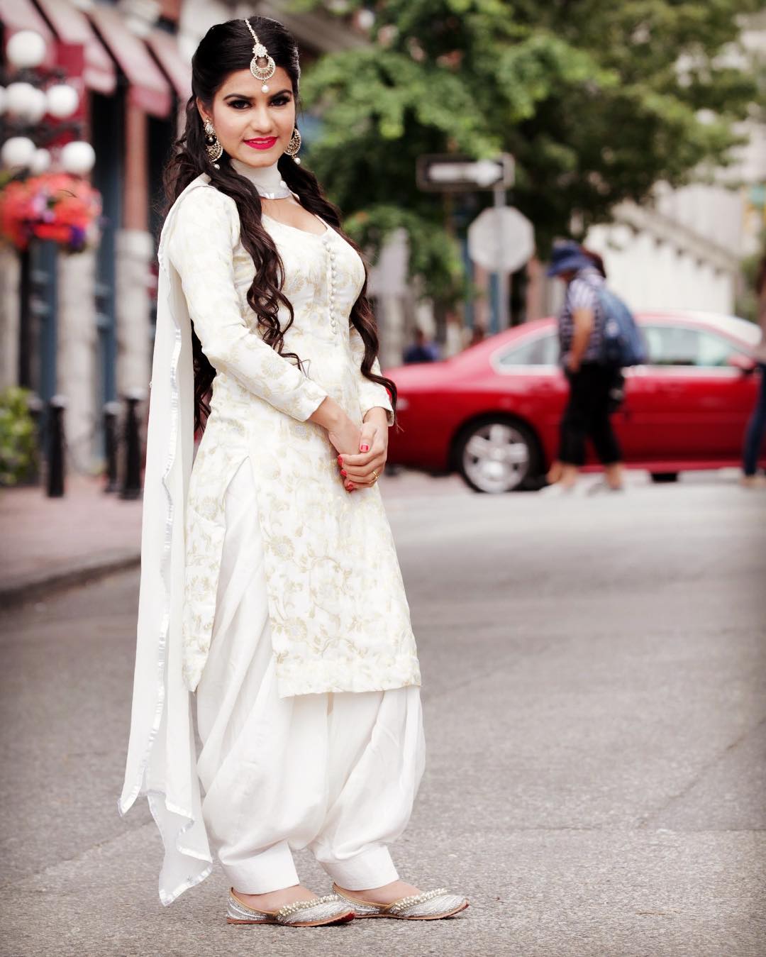 Kaur B Beautiful Images In White Punjabi Suit - Punjabi White Salwar Suit , HD Wallpaper & Backgrounds