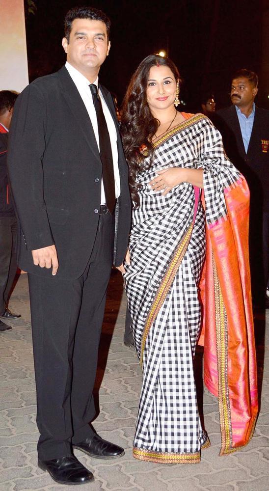 Siddharth Roy Kapur With Wife Vidya Balan Clicked At - Tuxedo , HD Wallpaper & Backgrounds