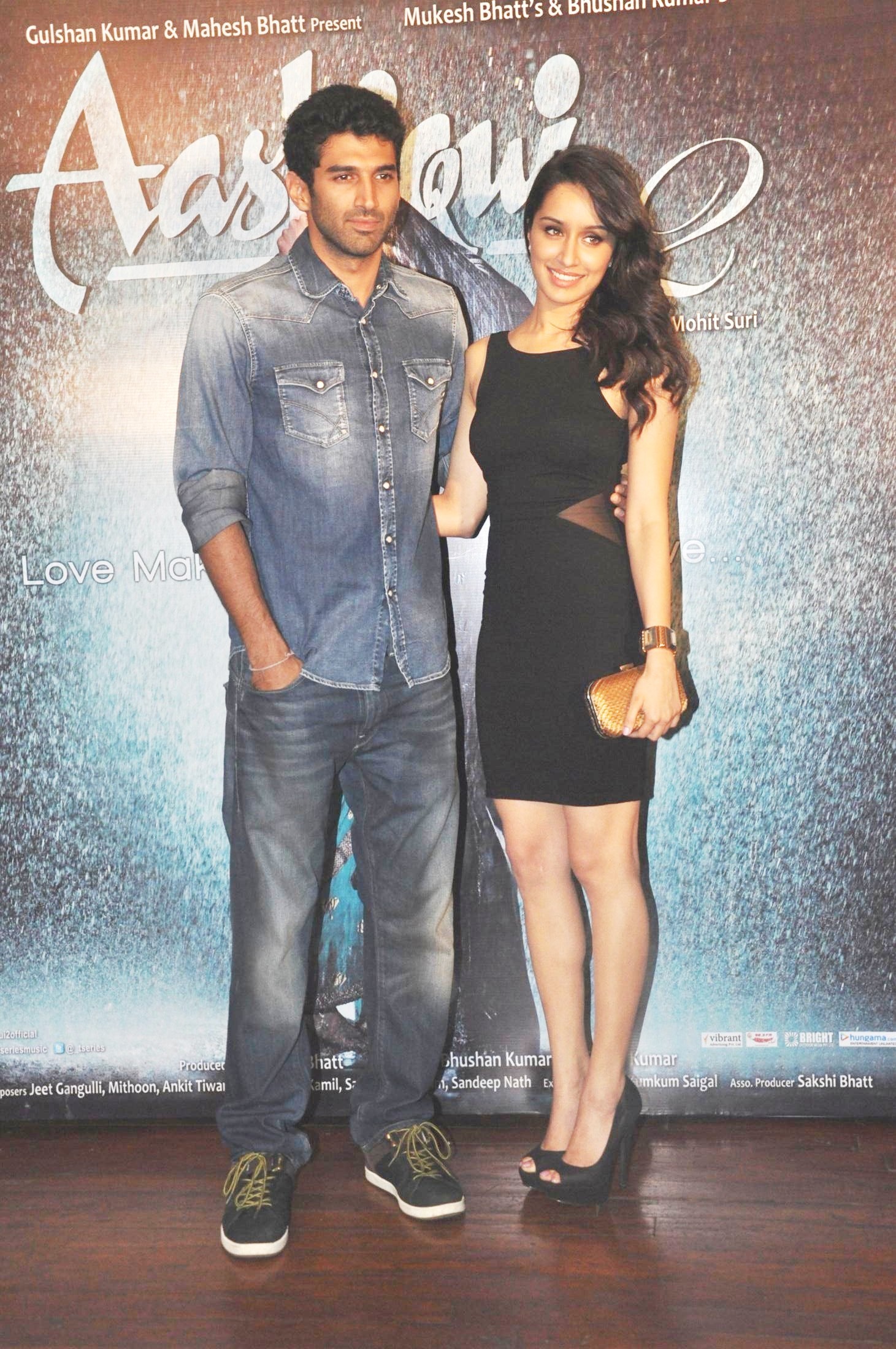 Wallpaper Free - Shraddha Kapoor And Aditya Roy Kapur Still , HD Wallpaper & Backgrounds