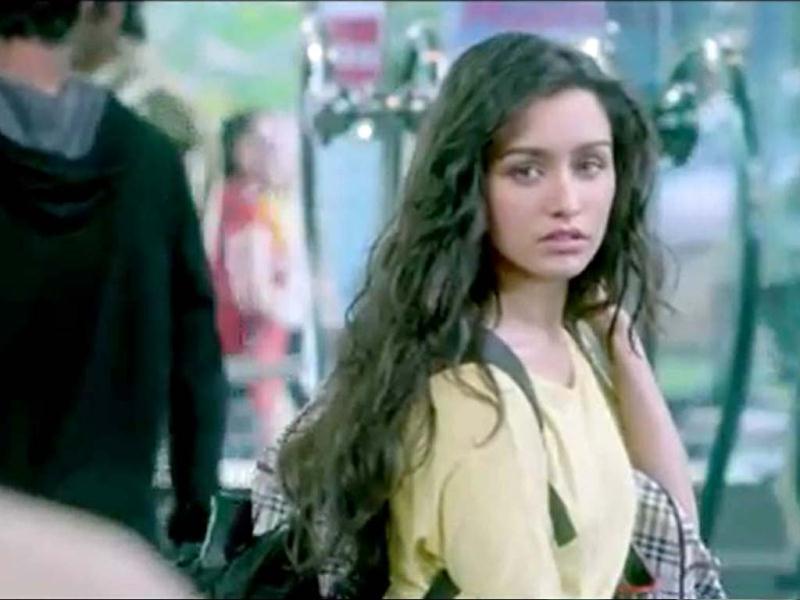 Aashiqui 2 Takes You Through A Musical Journey Of Two - Aashiqui 2 Movie Scenes , HD Wallpaper & Backgrounds