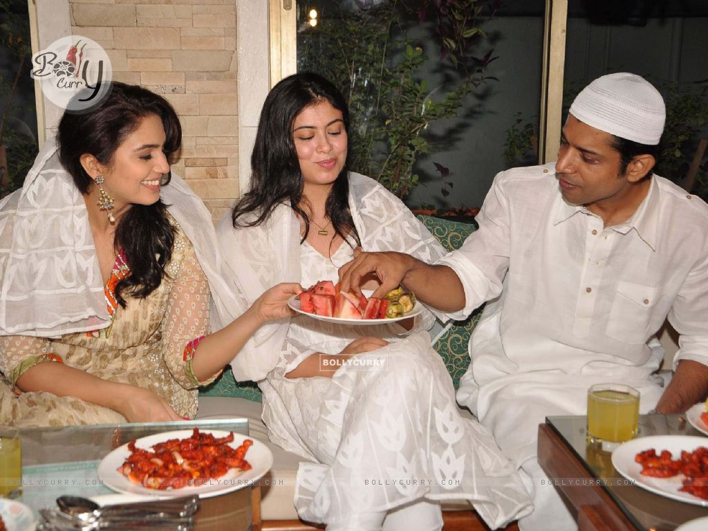 Cast Of Gangs Of Wasseypur - Iftar Party In Bollywood , HD Wallpaper & Backgrounds