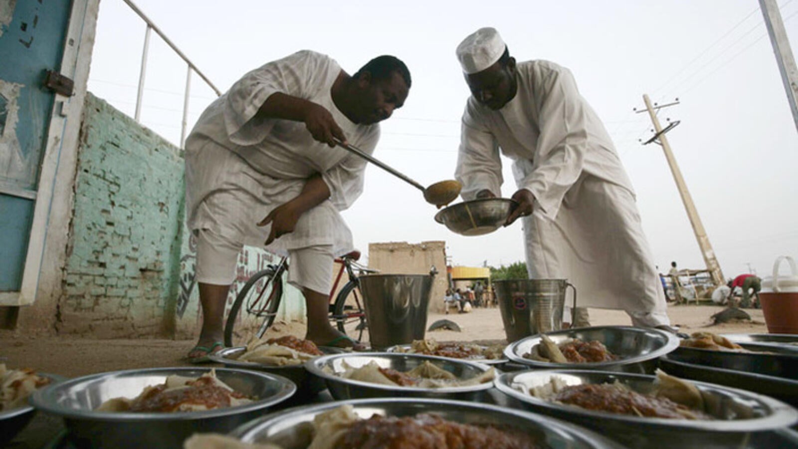 Muslims, Christians Share Same Iftar Table In Kenya - Khartoum Ramadan , HD Wallpaper & Backgrounds