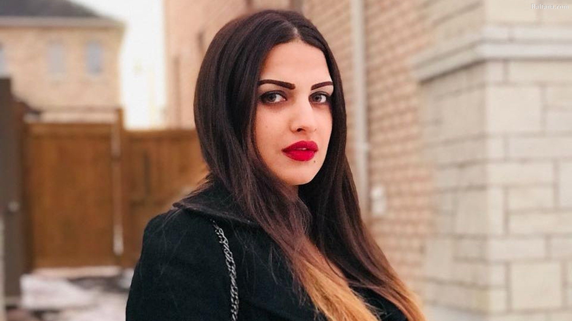 Himanshi Khurana Hd Wallpaper - Himanshi Khurana High Standard , HD Wallpaper & Backgrounds