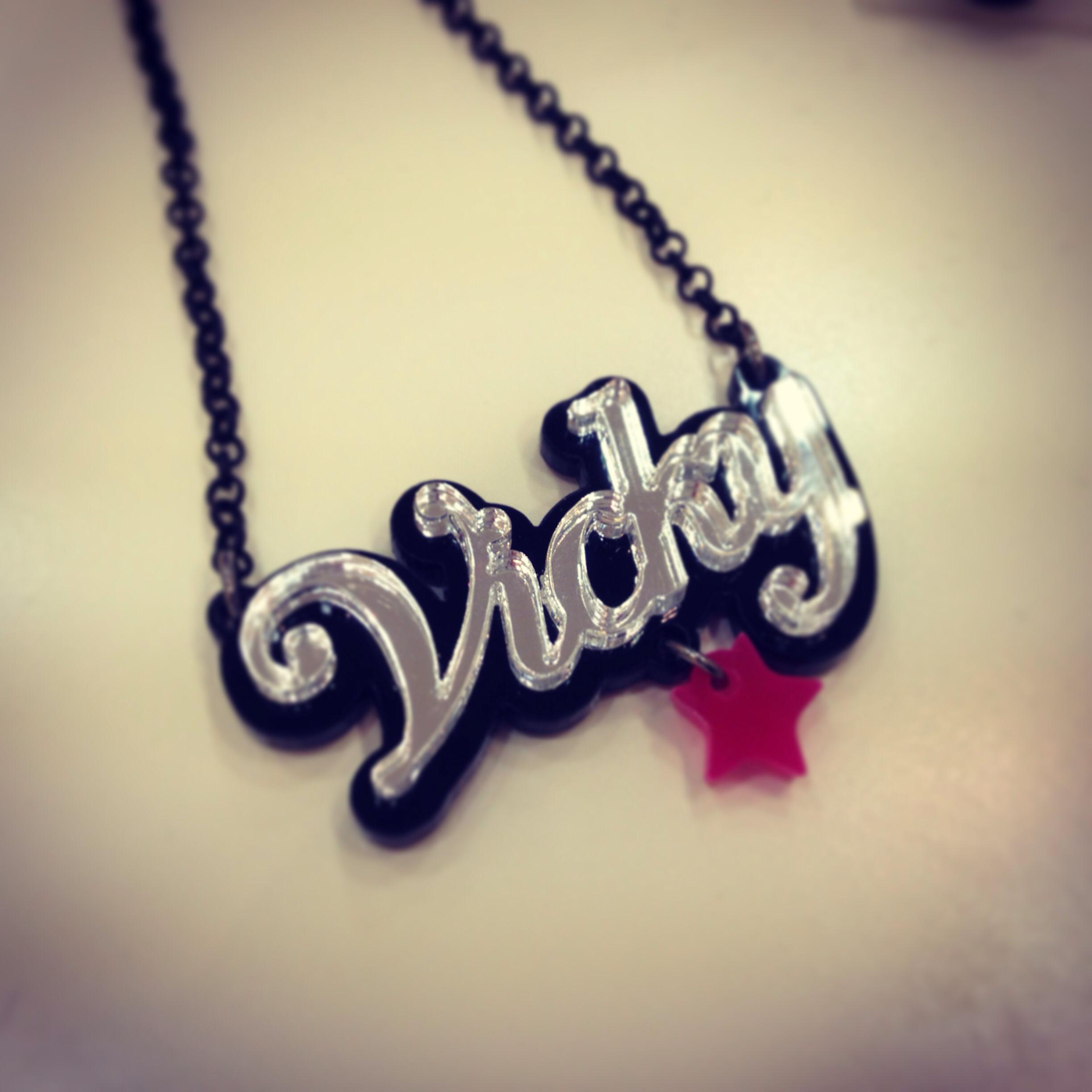 Name Locket Wallpaper - Vicky Name Whatsapp Dp , HD Wallpaper & Backgrounds