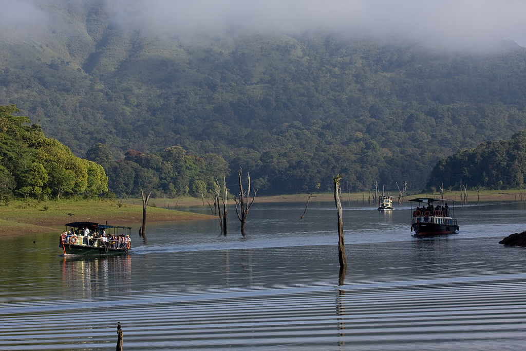 Boating In Thekkady Timing And Charges - Thekkady Kerala , HD Wallpaper & Backgrounds