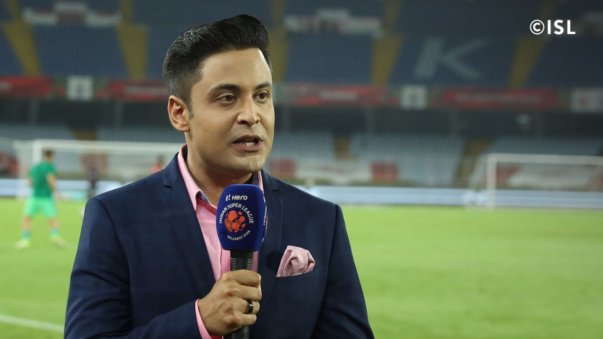 Anant Tyagi Anchoring Live, Pitch Side - Player , HD Wallpaper & Backgrounds