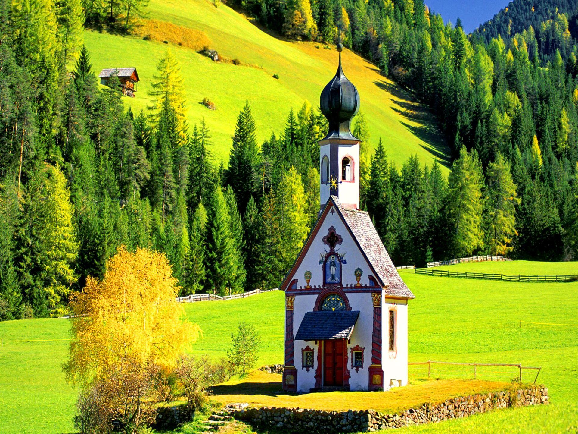 A Church In Italy - Funes Valley , HD Wallpaper & Backgrounds