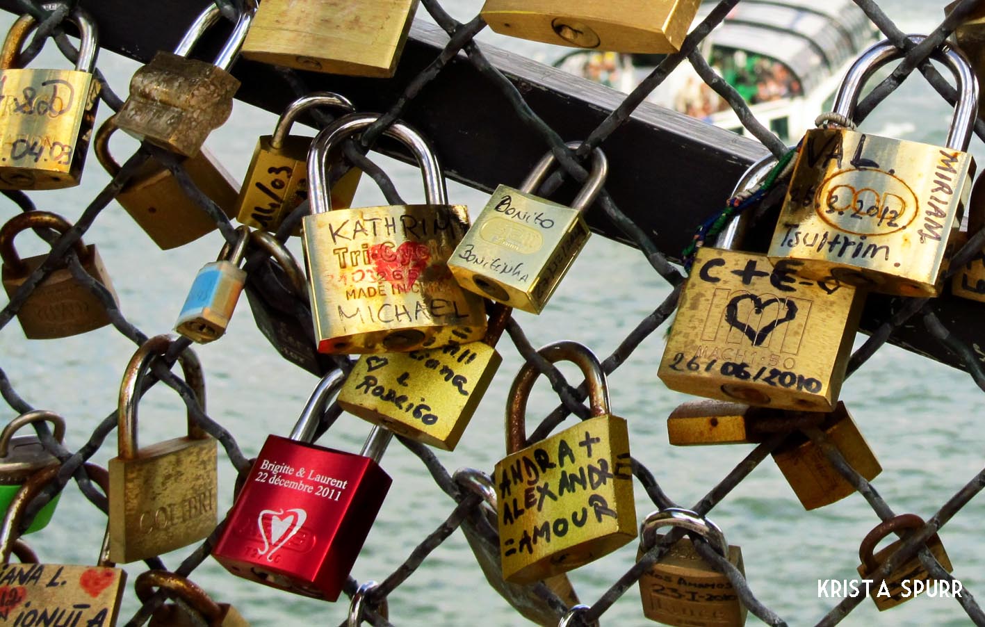 Paris Bridge To Be Cleared Of Millions Of Love Locks - Love Lock Bridge Paris , HD Wallpaper & Backgrounds