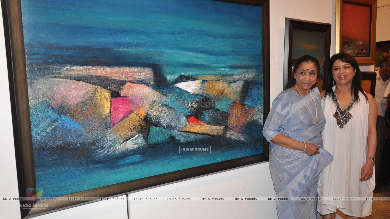 Asha Bhosle At Artist Madhuri Bhaduri's Art Exhibition - Painting , HD Wallpaper & Backgrounds