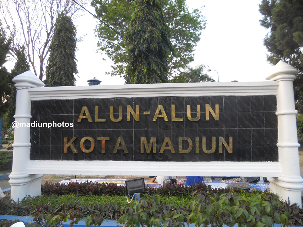 Jawa Timur Tags - Alun Alun Kota Madiun , HD Wallpaper & Backgrounds