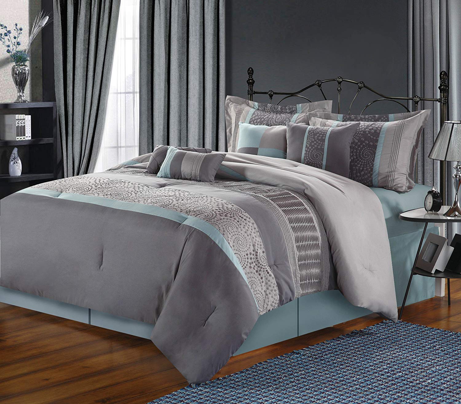Untuk Kesan Klasik Elegan, Gunakan Motif Yang Lebih - Grey And Blue Bed Sets , HD Wallpaper & Backgrounds