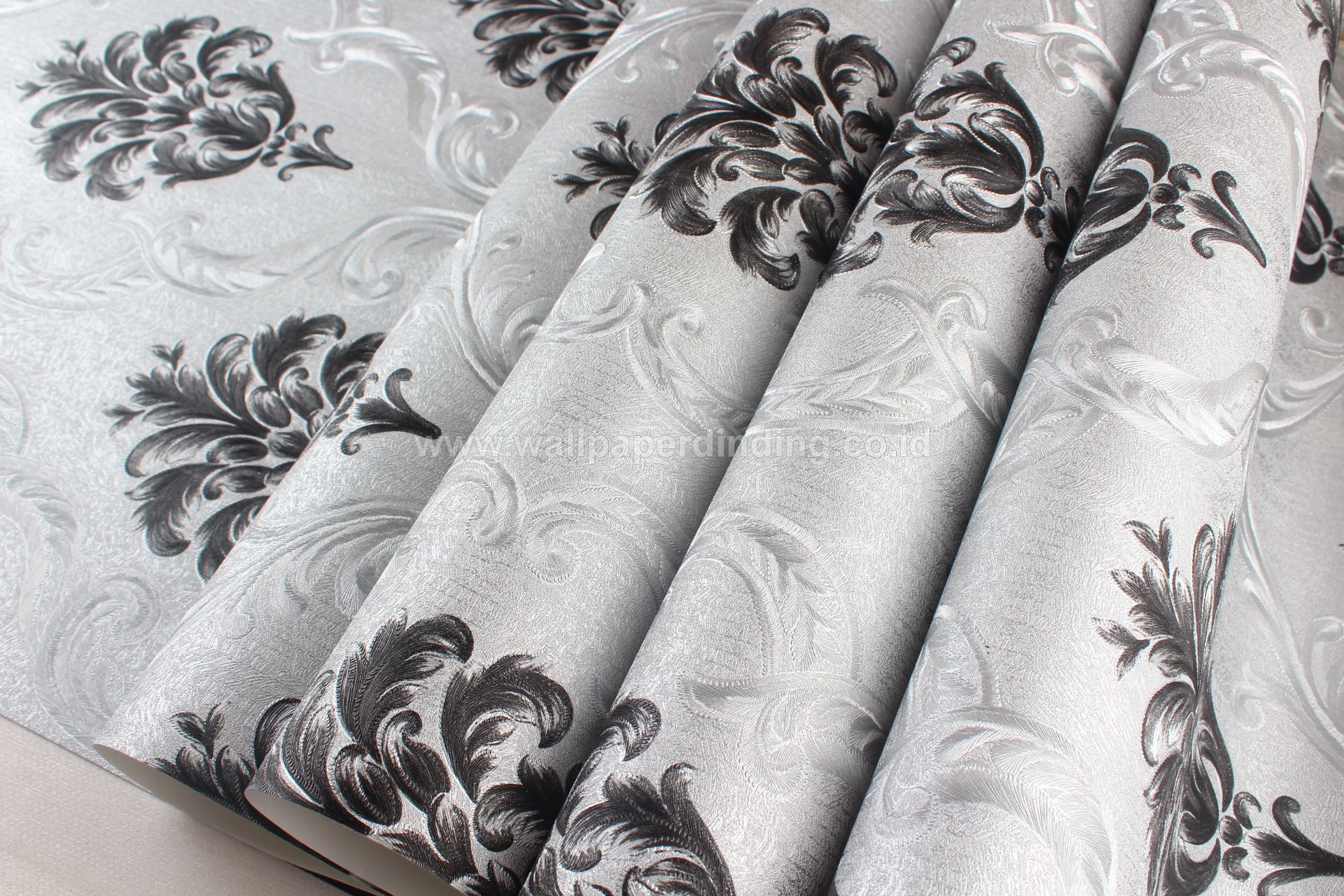 Wallpaper Dinding Batik Abu - Bed Skirt , HD Wallpaper & Backgrounds