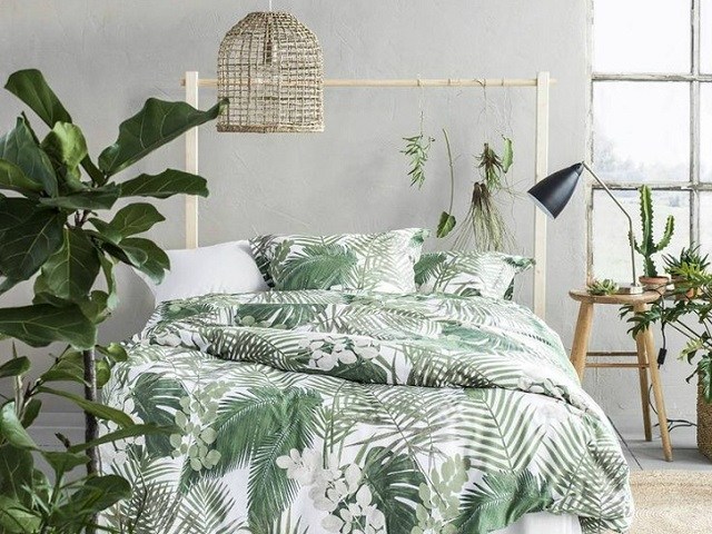 Pilihan Warna Cat Interior Rumah - Modern Tropical Themed Bedroom , HD Wallpaper & Backgrounds