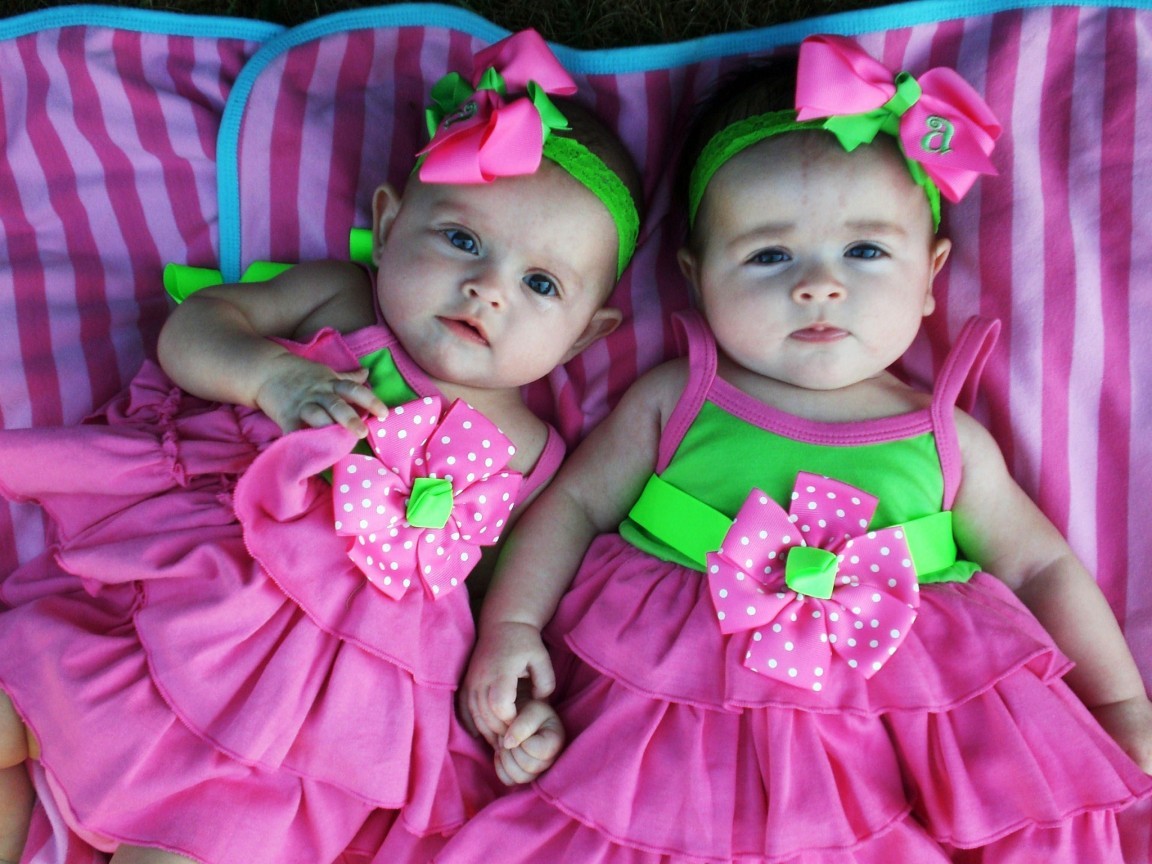 Download Wallpaper Cute Twins Baby - Twin Baby , HD Wallpaper & Backgrounds