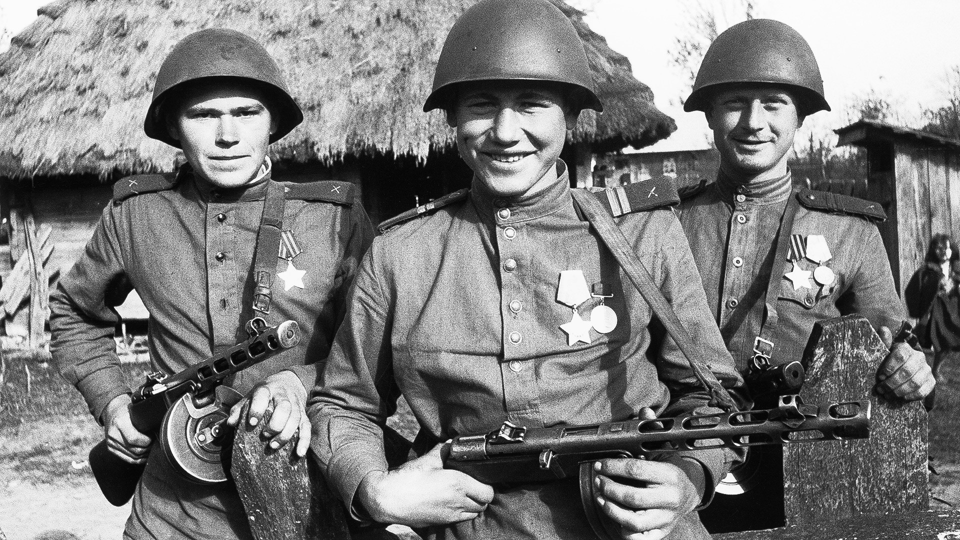 Kenapa Senapan Ppsh-41 Selalu Muncul Di Setiap Monumen - World War 2 Soviet Soldier , HD Wallpaper & Backgrounds