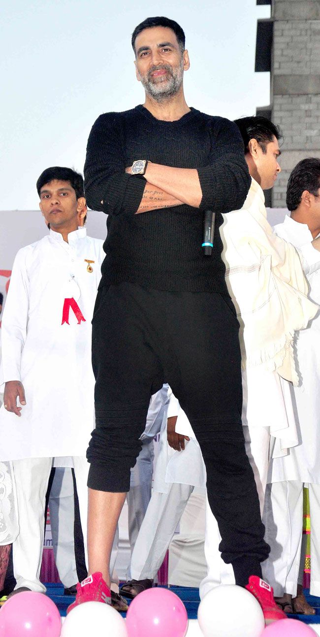 Download Bollywood Star Akshay Kumar Spotted At Brahmakumari - Akshay Kumar All New , HD Wallpaper & Backgrounds