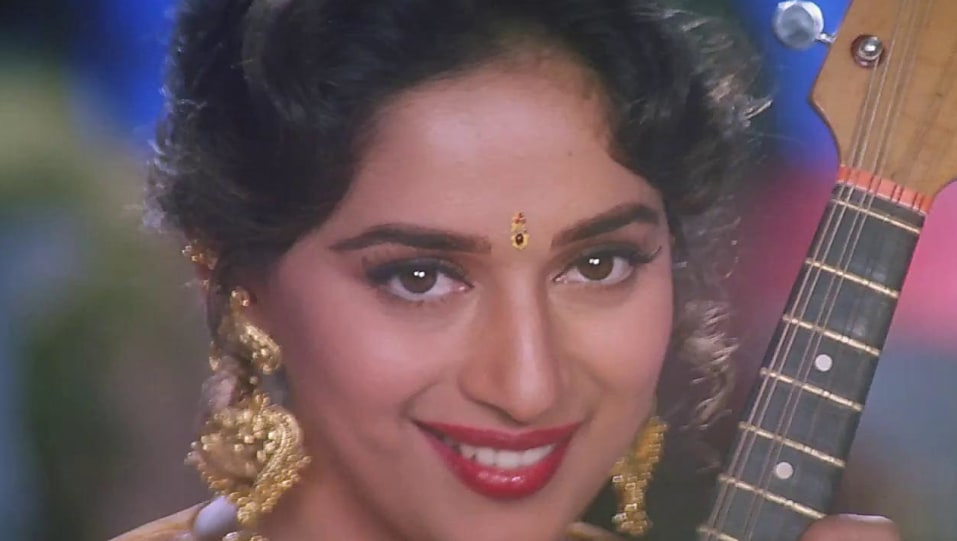 Madhuri Dixit In Maye Ne Maye Hum Aapke Hain Kaun, - Hum Aapke Hain Kaun Madhuri , HD Wallpaper & Backgrounds