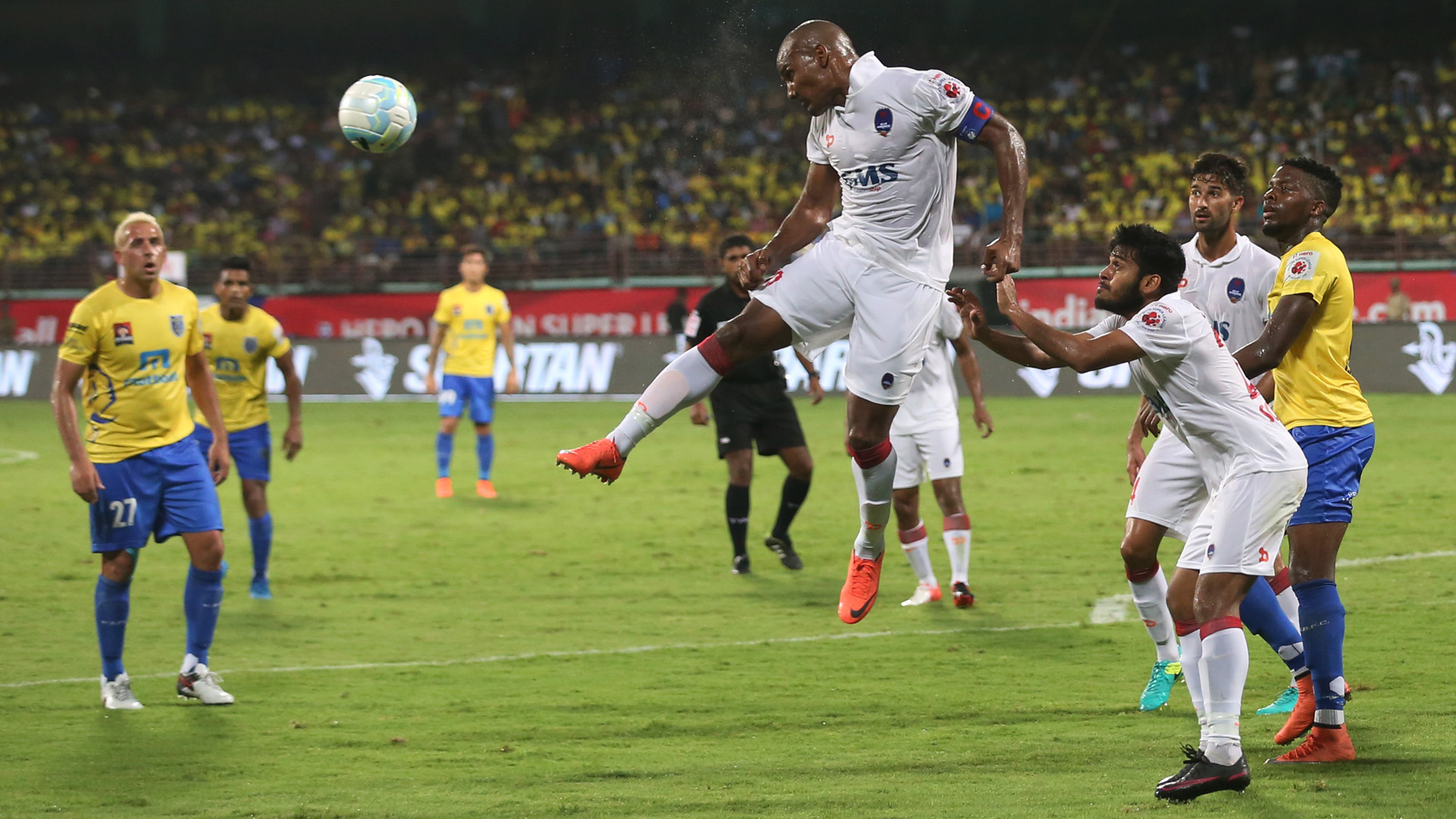 Kerala Boosts The Finale Chances By Beating Delhi Dynamos - Kick American Football , HD Wallpaper & Backgrounds
