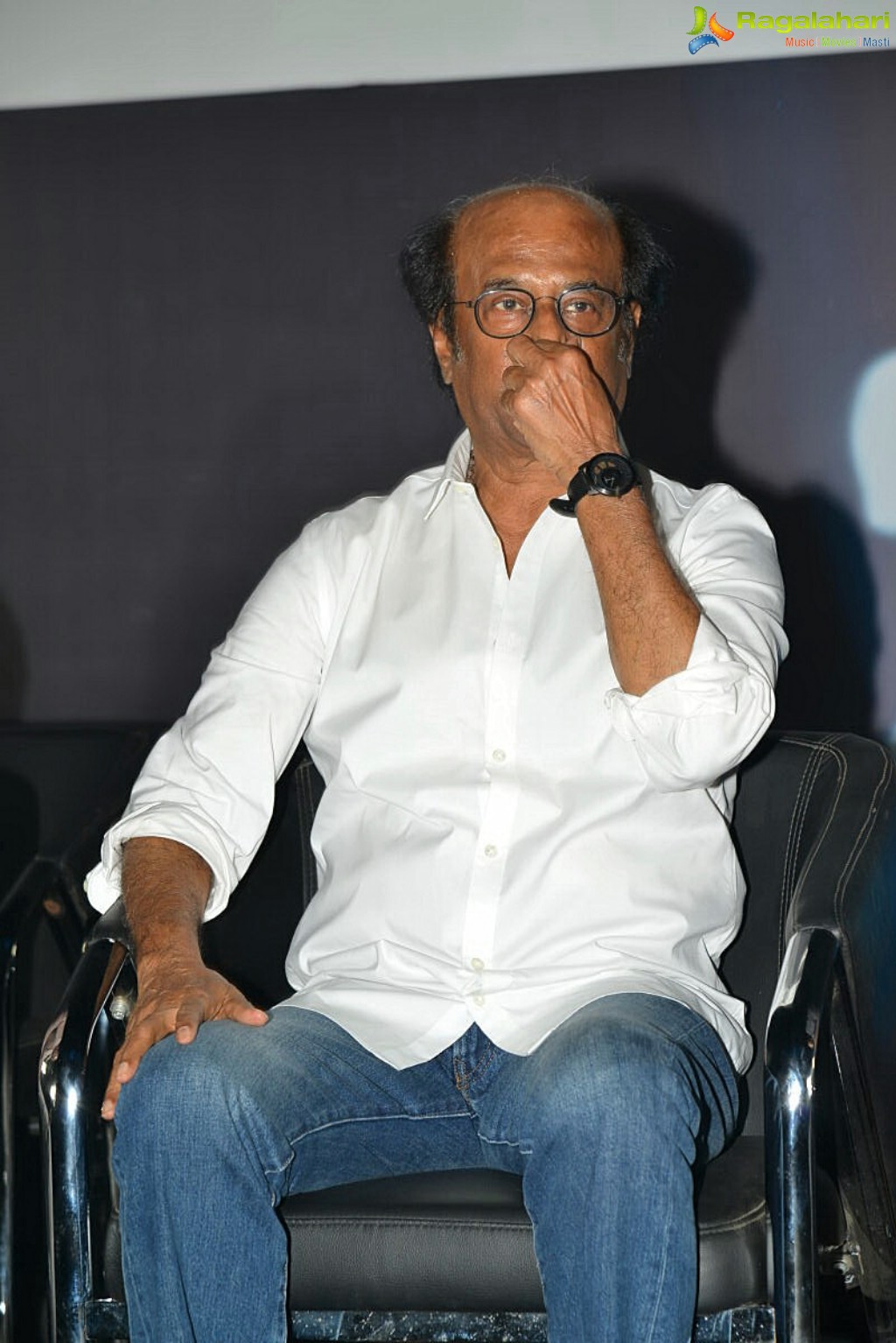 Rajinikanth @ - Sitting , HD Wallpaper & Backgrounds