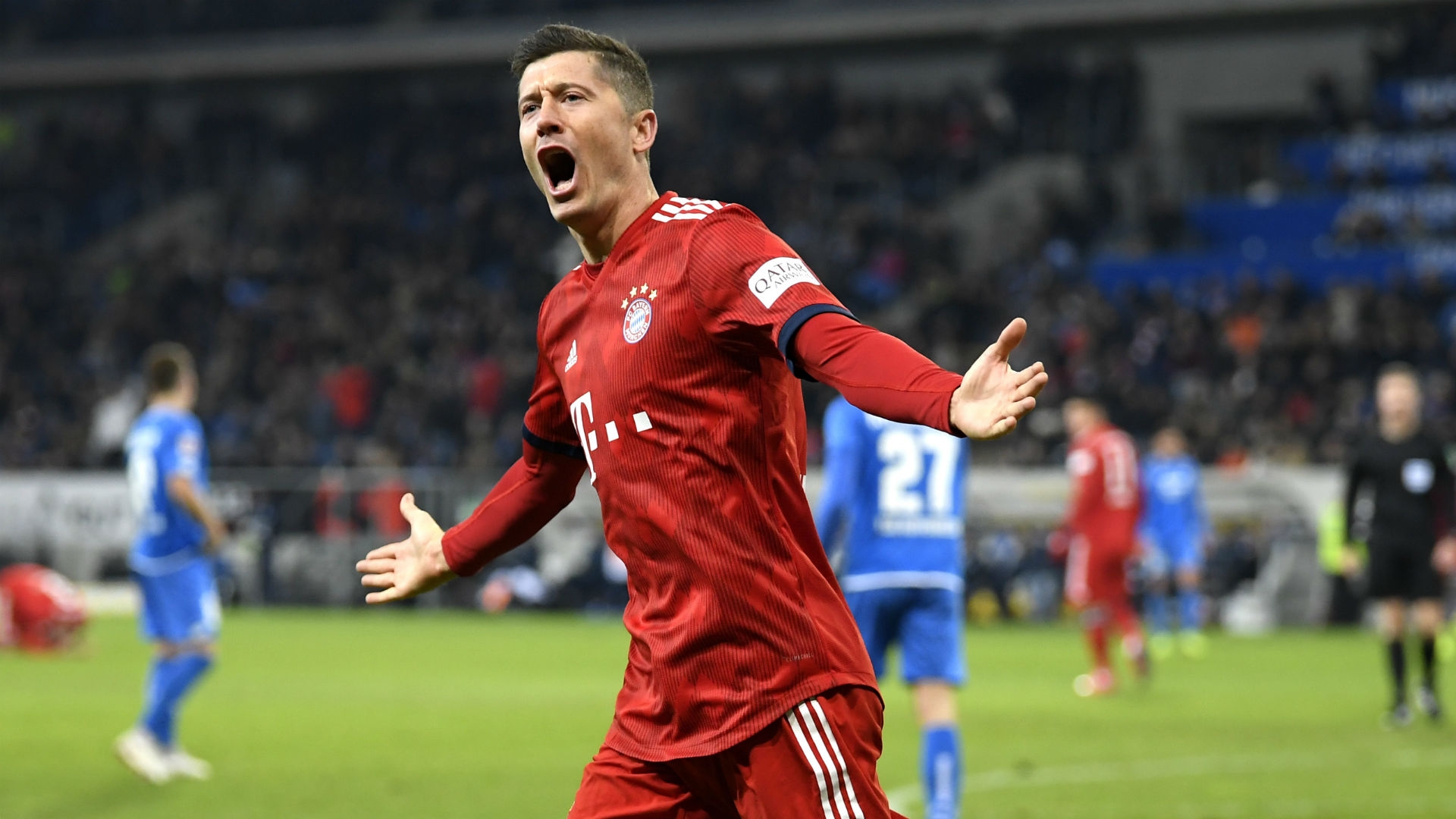Bayern Munich Striker Robert Lewandowski - Robert Lewandowski , HD Wallpaper & Backgrounds