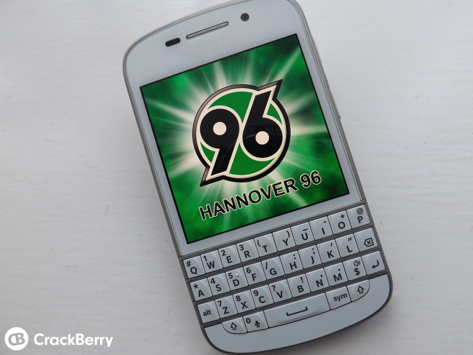 German Football Club Hannover 96 Roll Out Bes10 - Feature Phone , HD Wallpaper & Backgrounds