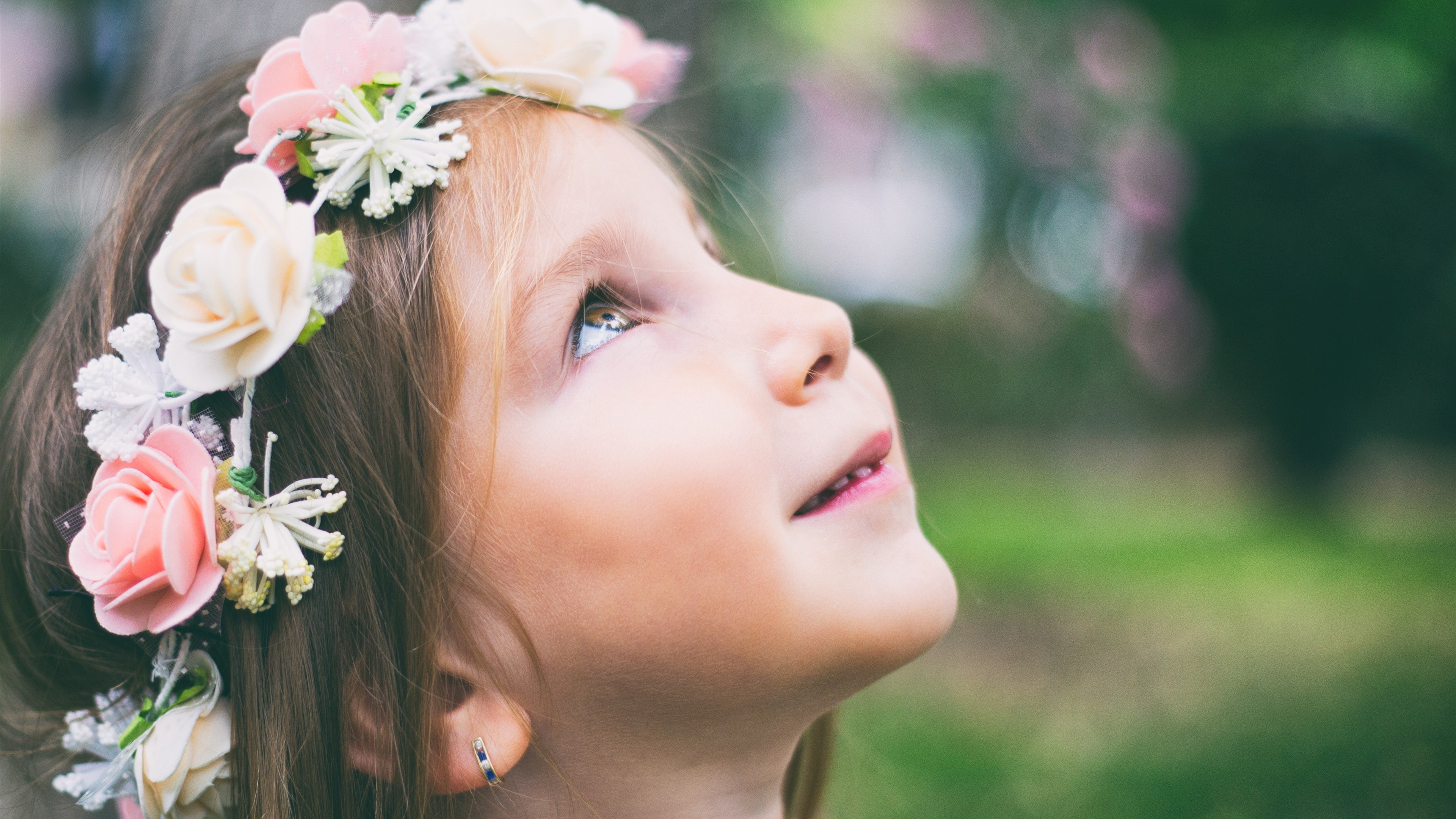 Graceful Baby Girl Wearing Flower Ring 4k Wallpaper - Baby Girl , HD Wallpaper & Backgrounds