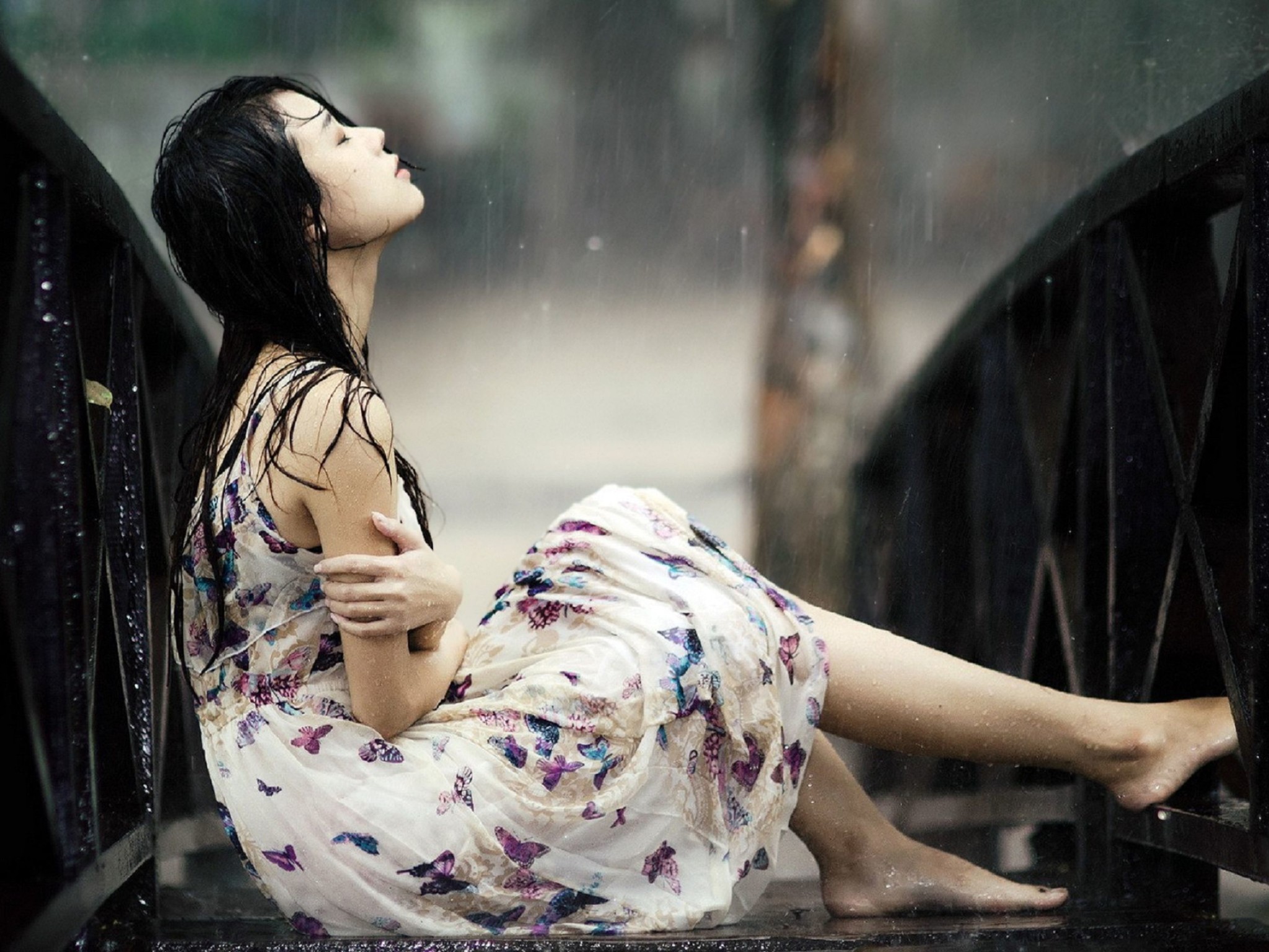 Sad Girl In Rain Wallpaper - Sad Girl In Rain , HD Wallpaper & Backgrounds