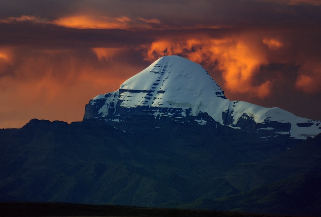 By Reurinkjan Mount Kailash, As The Night Falls - Nine Story Swastika Mountain , HD Wallpaper & Backgrounds