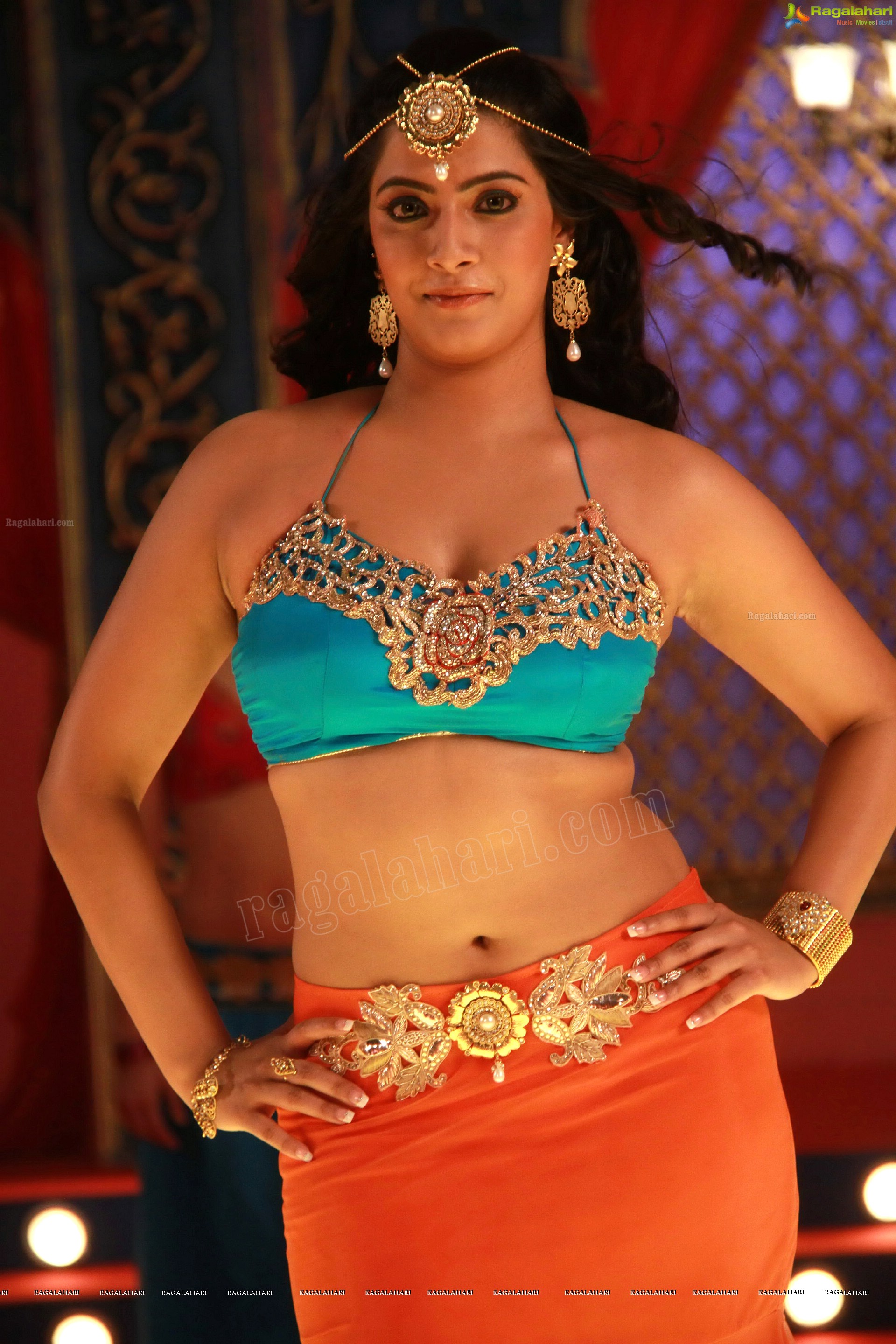 Varalakshmi Sarathkumar - Varalaxmi Sarathkumar Hot , HD Wallpaper & Backgrounds