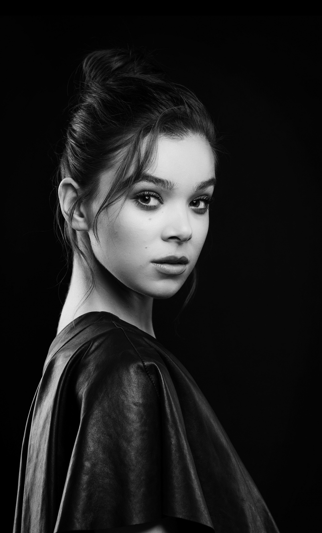 Wallpaper Hailee Steinfeld, Actress, Black And White, - Pop Star Hailee Steinfeld , HD Wallpaper & Backgrounds