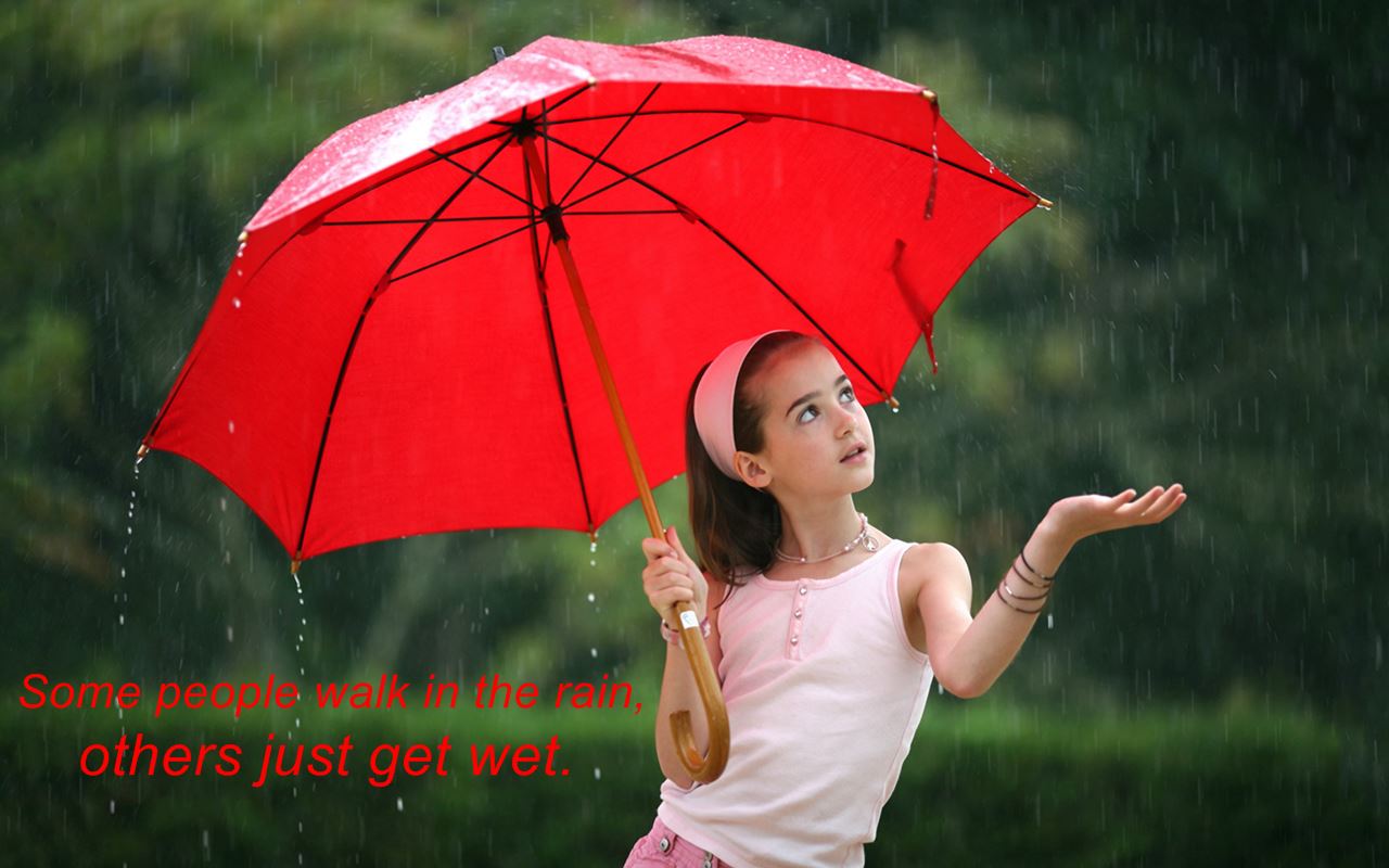 Lilltle Baby Girl Enjoying Rain Wallpaper - Cute Girl In Rainy , HD Wallpaper & Backgrounds