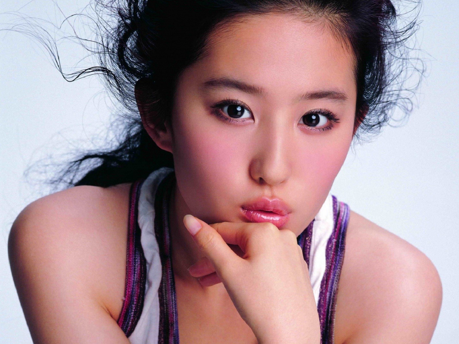 Young Chinese Girl Wide Wallpaper Hd Wallpapers Rocks - Liu Yifei , HD Wallpaper & Backgrounds