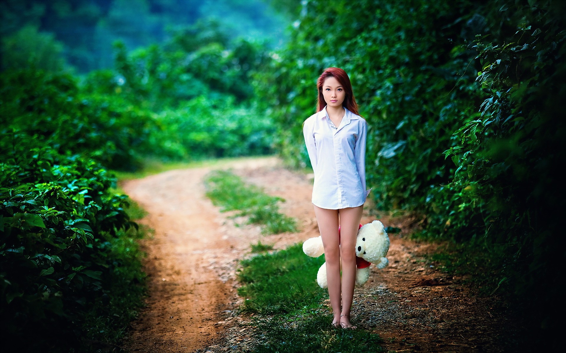 Asian Girl With Teddy Wallpaper With Resolution - Barefoot Women In Nature , HD Wallpaper & Backgrounds