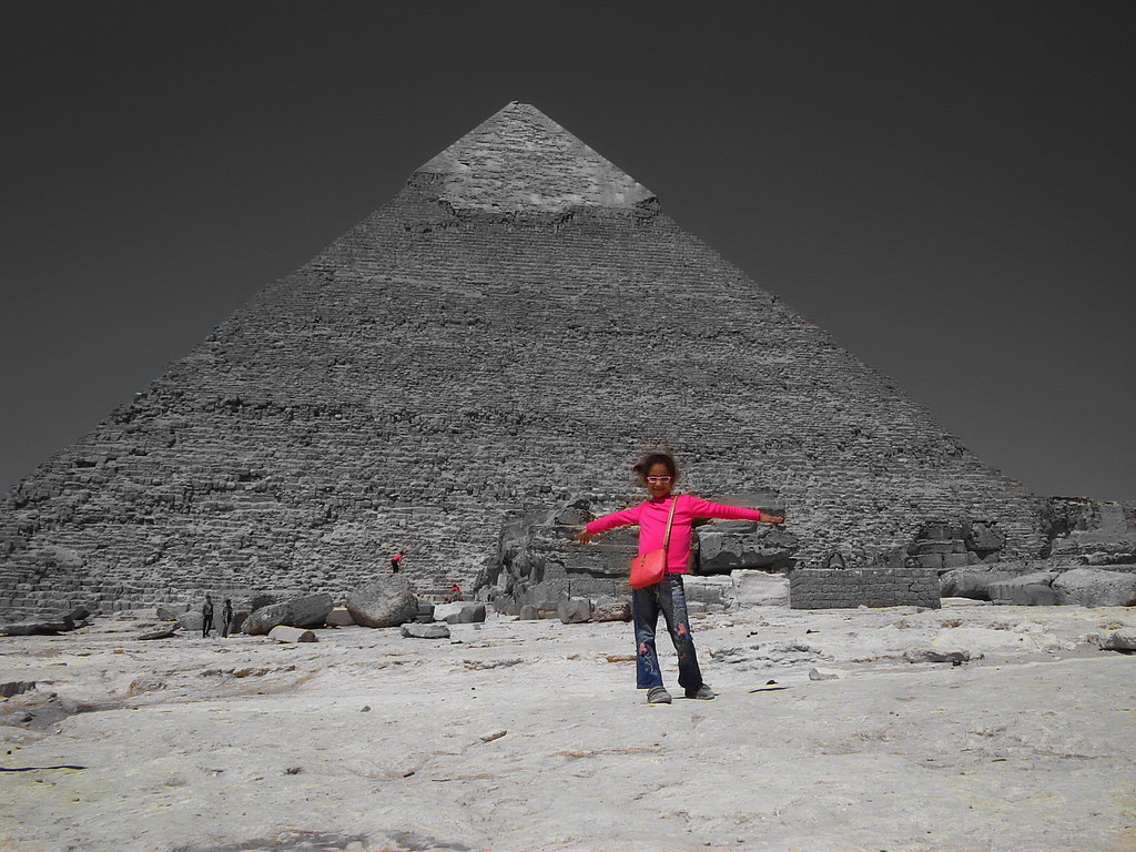 World On Black & White - Pyramid Of Khafre , HD Wallpaper & Backgrounds