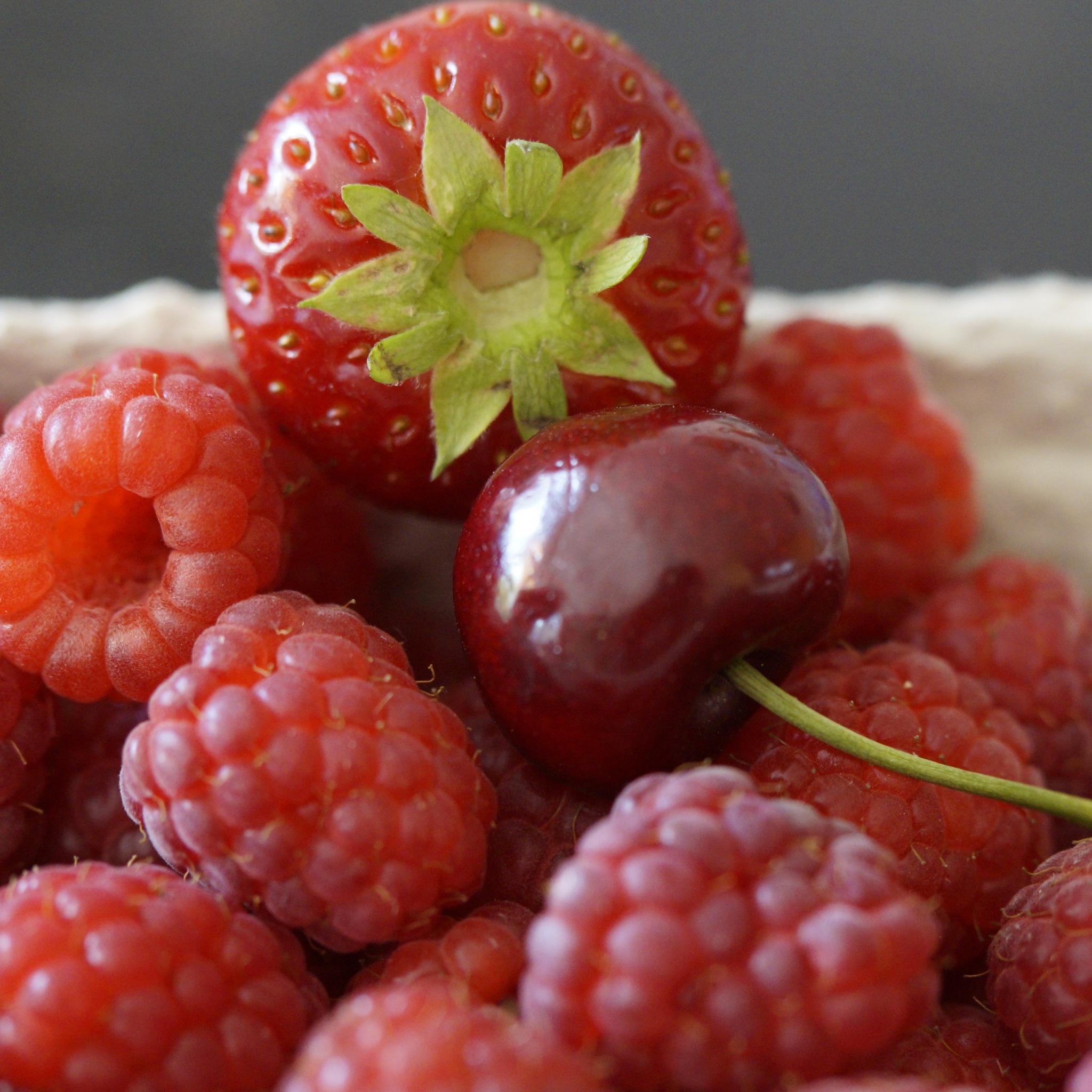Raspberry Cherry Berry Ripe Juicy Ipad Air Wallpaper - Berry , HD Wallpaper & Backgrounds