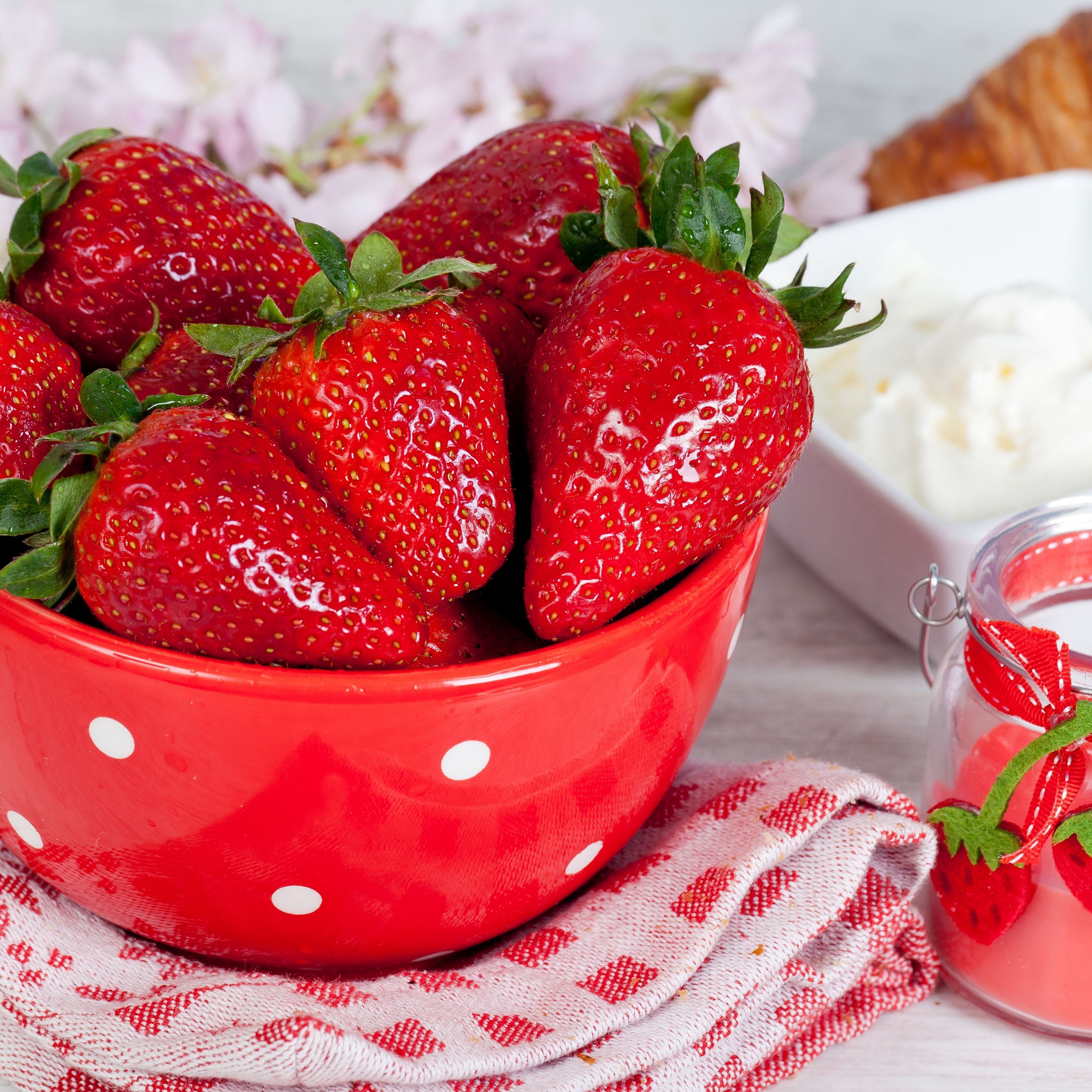 Wallpaper Strawberries, Cream, Juicy , HD Wallpaper & Backgrounds