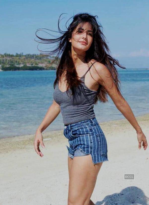 Katrina Kaif's Hot & Sexy Photos - Katrina Kaif Hot Pant , HD Wallpaper & Backgrounds