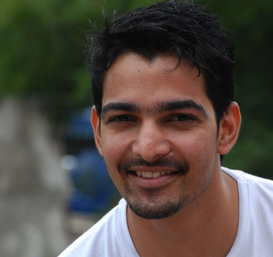 You Are Not A Critic Member - Harshvardhan Rane In Tshirts , HD Wallpaper & Backgrounds