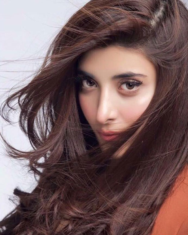 Urwa Hocane/instagram - Sohai Ali Abro Pakistani Actress , HD Wallpaper & Backgrounds