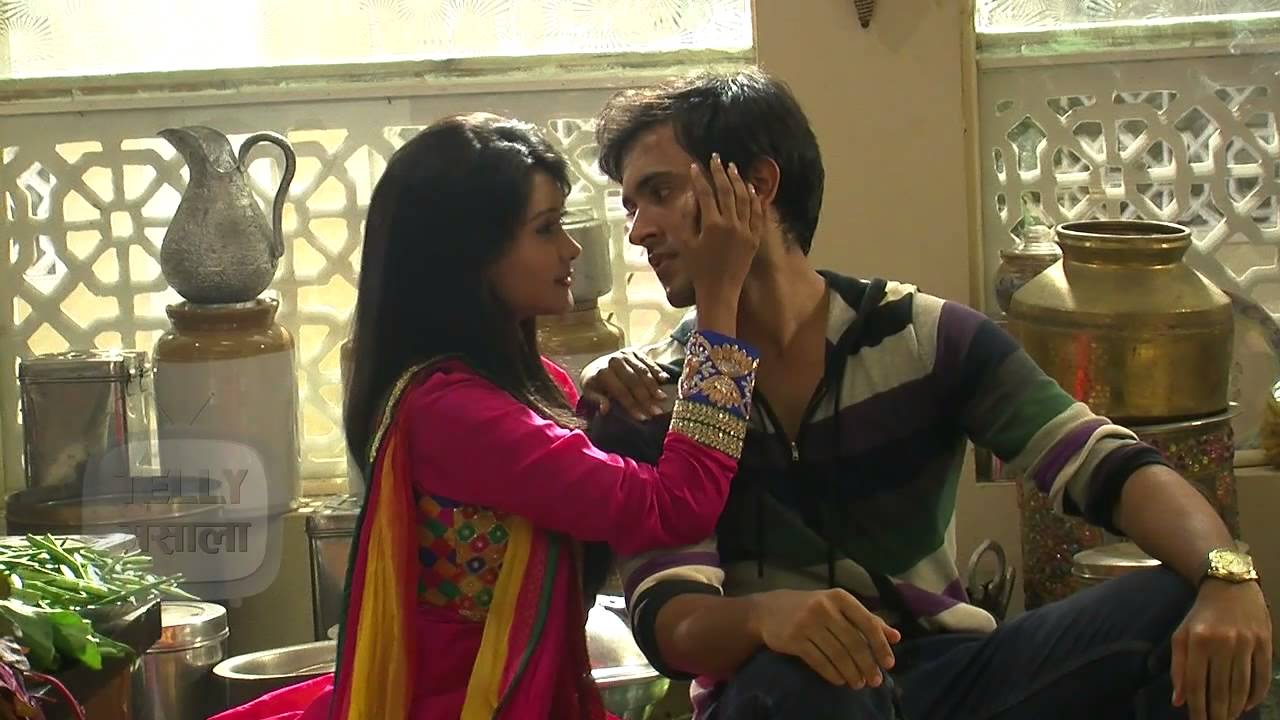 Watch Raj And Avni's Romance In The Kitchen - Aur Pyar Ho Gaya Romantic , HD Wallpaper & Backgrounds