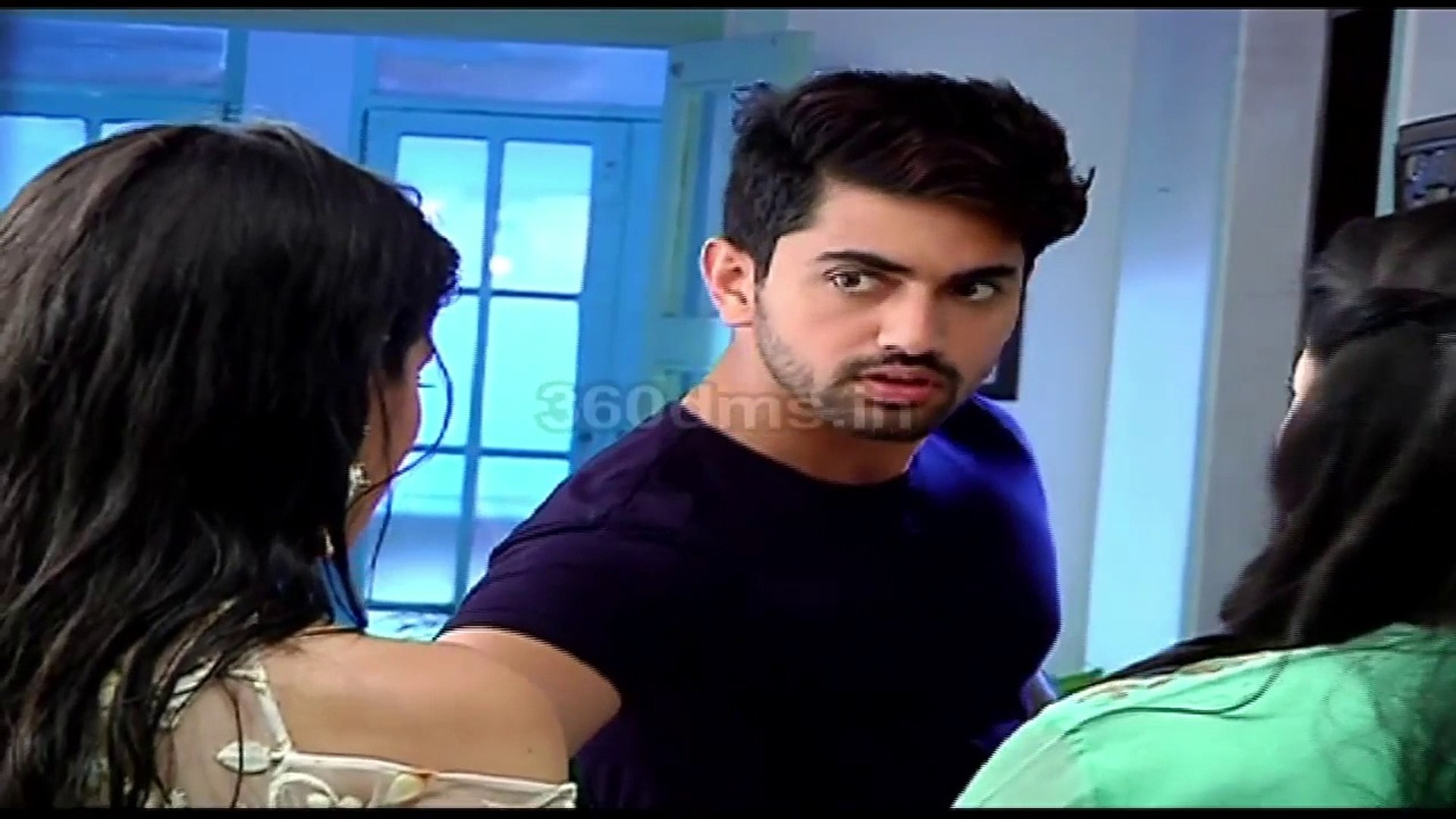 Avni Caring For Neil, Neil Doubts His Mother's Intentions - Scene , HD Wallpaper & Backgrounds