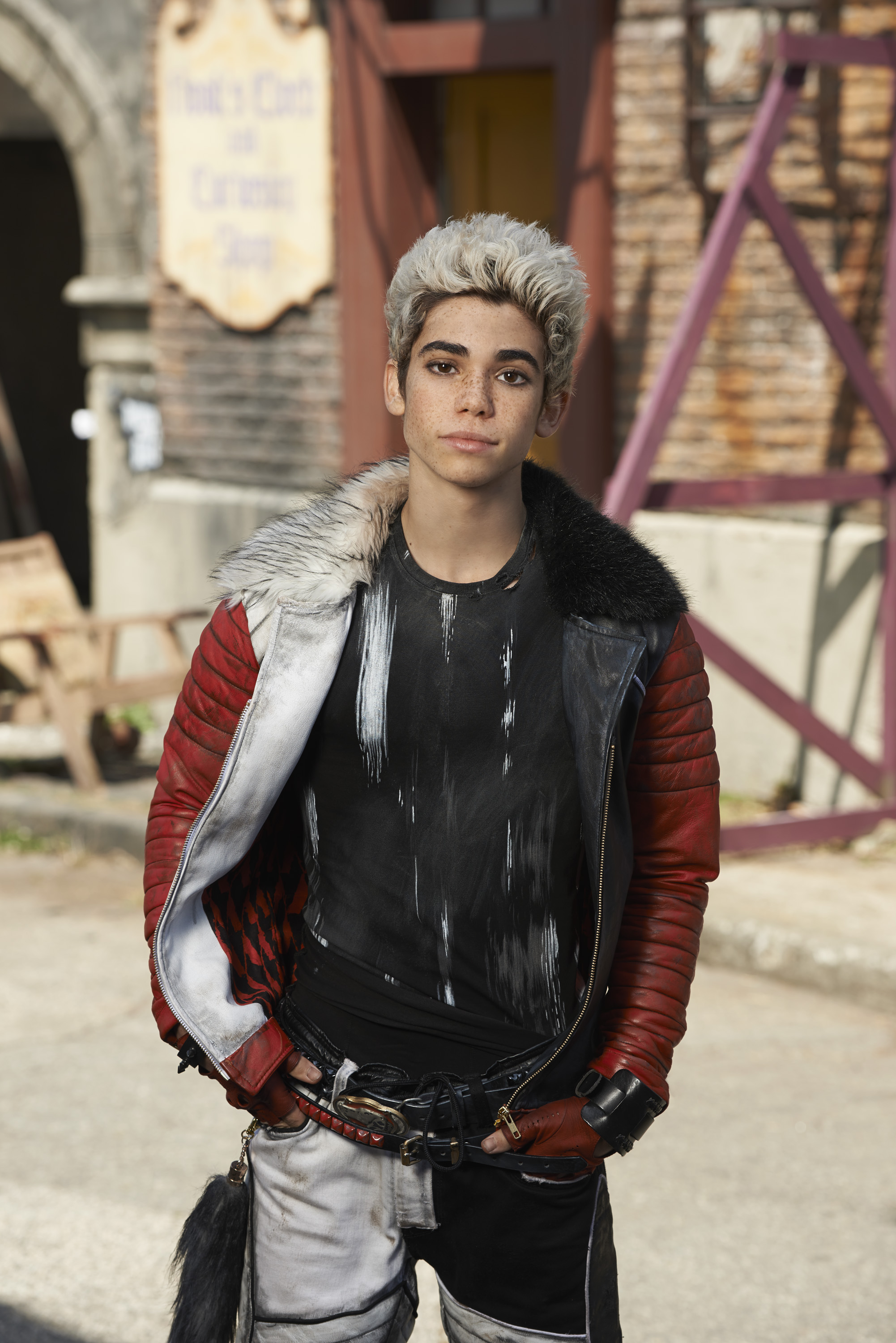 Cameron Boyce 2017 Descendants , HD Wallpaper & Backgrounds